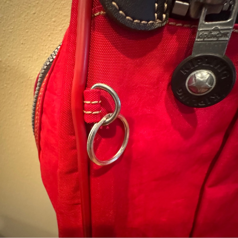 KIPLING DUFFLE TRAVEL BAG red. Vintage - Picture 4 of 13
